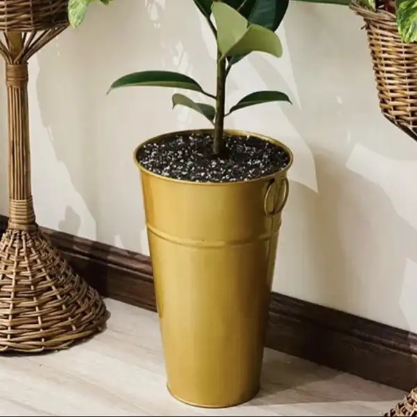 گلدان فلزی + زیباترین گلدان های فلزی شیک و لاکچری برای تحول در دکوراسیون خانه شما