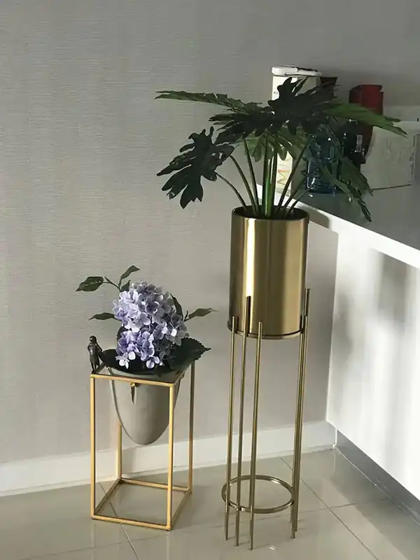 گلدان فلزی + زیباترین گلدان های فلزی شیک و لاکچری برای تحول در دکوراسیون خانه شما
