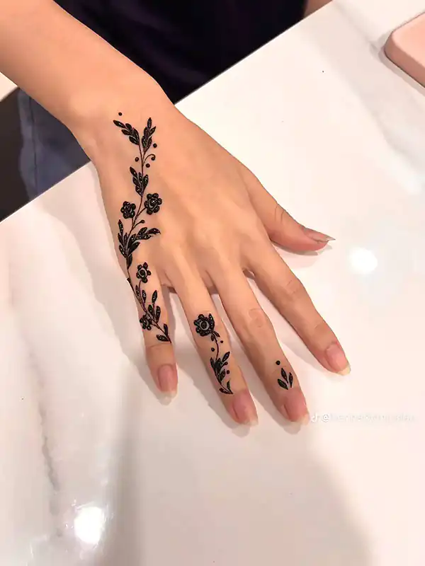 مدل حنا ساده + زیباترین مدل های حنا ساده پشت و روی دست بسیار خوشگل