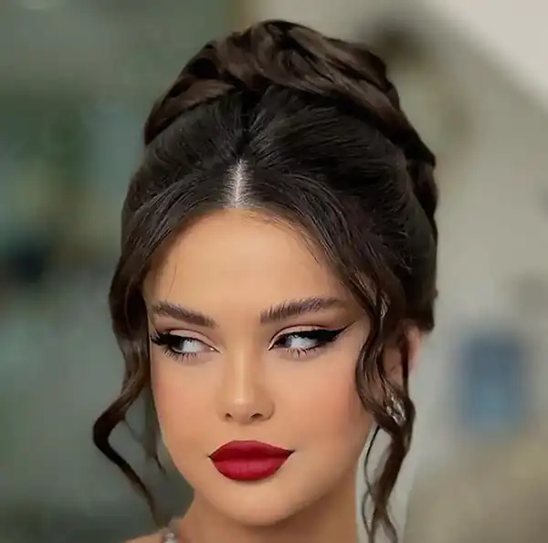 مدل آرایش با رژ قرمز + جذاب ترین مدل آرایش با رژ قرمز برای حضور در مهمانی شیک و لاکچری 