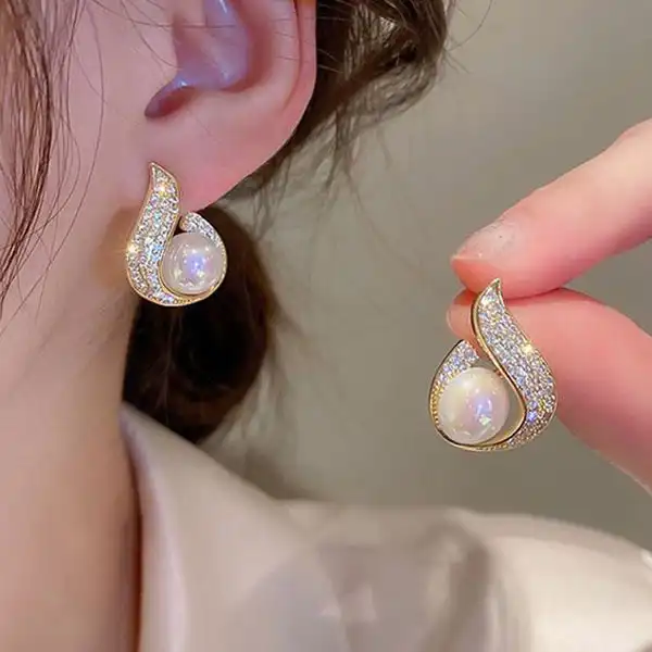 مدل گوشواره اسپرت طلا + شیک ترین مدل های گوشواره طلا ترند و اسپرت برای استفاده در هر موقعیت و مناسبتی