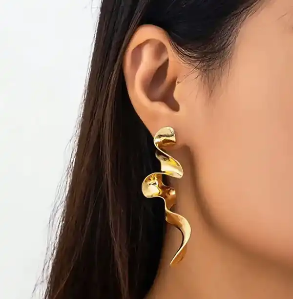 مدل گوشواره اسپرت طلا + شیک ترین مدل های گوشواره طلا ترند و اسپرت برای استفاده در هر موقعیت و مناسبتی