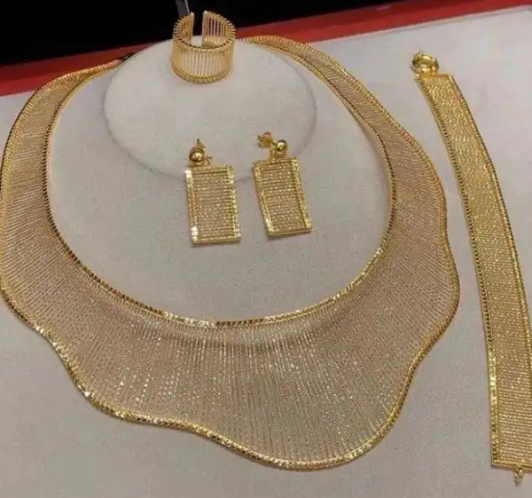 مدل سرویس طلا اماراتی + زیباترین مدل های سرویس طلای بسیار سنگین اماراتی برای هدیه دادن