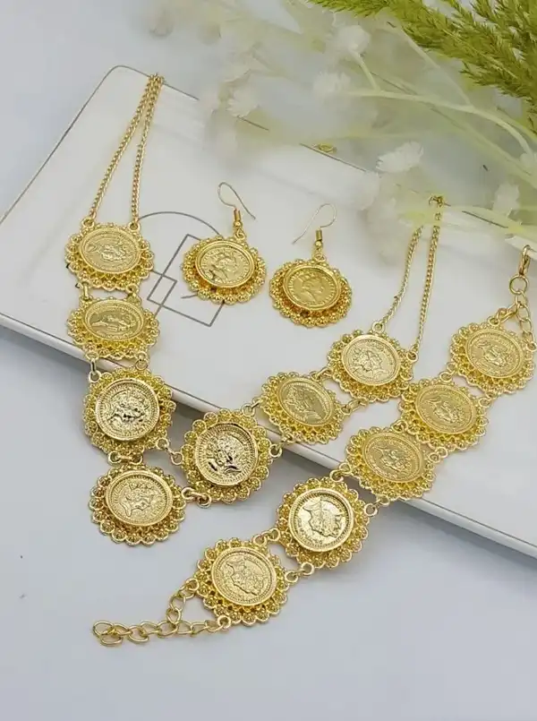 مدل سرویس طلا اماراتی + زیباترین مدل های سرویس طلای بسیار سنگین اماراتی برای هدیه دادن