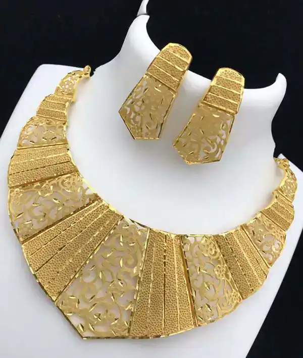 مدل سرویس طلا اماراتی + زیباترین مدل های سرویس طلای بسیار سنگین اماراتی برای هدیه دادن