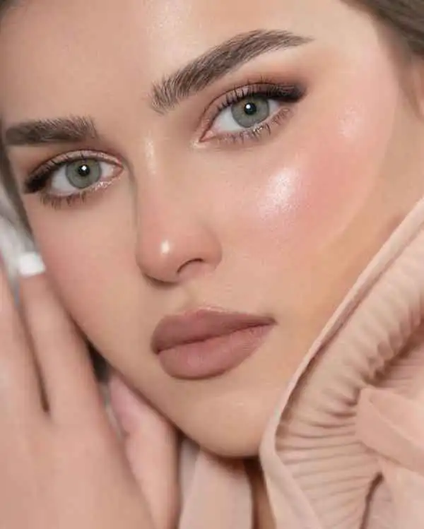 مدل آرایش صورت ساده + زیباترین و ملایم ترین سبک ها برای استایل روزمره و طبیعی 
