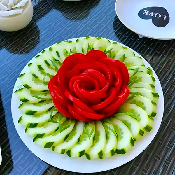 مدل سالاد با خیار و گوجه + زیباترین و تازه ترین ایده های تزیین سالاد برای سفره های رنگا رنگ 