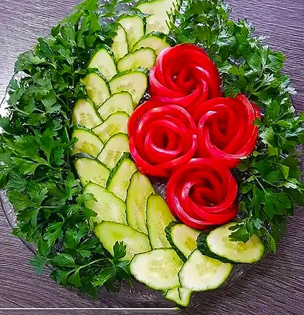 مدل سالاد با خیار و گوجه + زیباترین و تازه ترین ایده های تزیین سالاد برای سفره های رنگا رنگ 