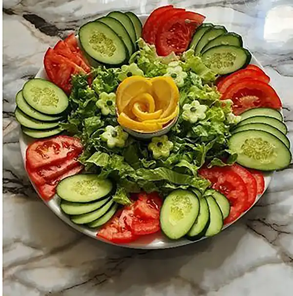 مدل سالاد با خیار و گوجه + زیباترین و تازه ترین ایده های تزیین سالاد برای سفره های رنگا رنگ 