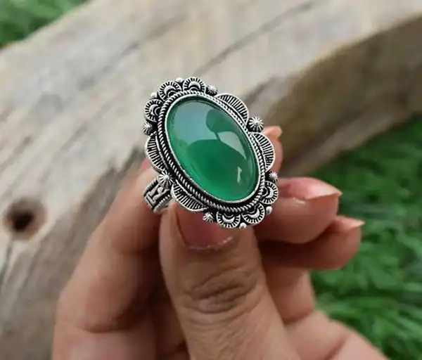 مدل انگشتر نقره زنانه نگین دار + طراحی مدرن و جلوه‌ای شیک برای استایل‌های زنانه