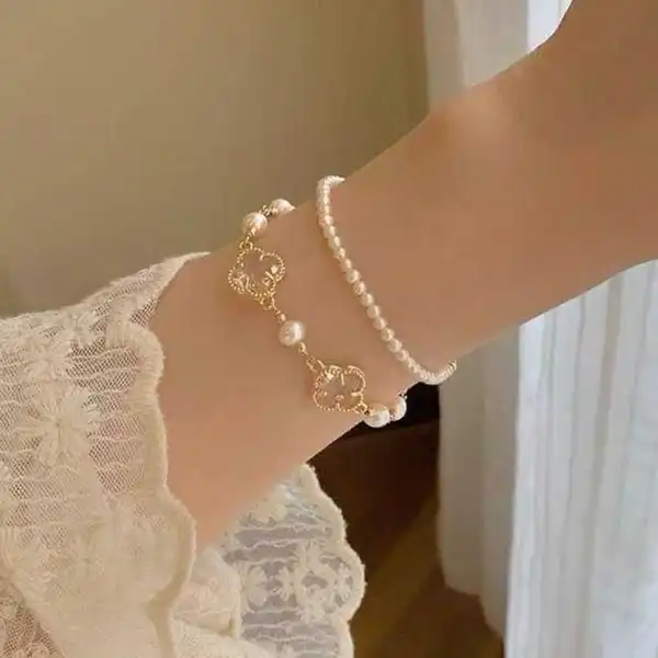 مدل دستبند با مروارید + زیباترین دستبند مرواریدی زنانه با ترکیب فلز طلایی و سنگ