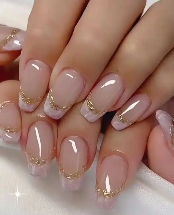 مدل ناخن فرنچ اکلیلی + ترکیب ظرافت و زرق‌وبرق در فرنچ اکلیلی جدید؛ منحصر‌به‌فردی