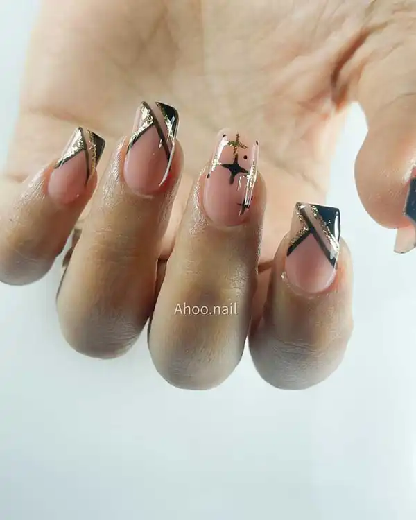 مدل ناخن فرنچ اکلیلی + ترکیب ظرافت و زرق‌وبرق در فرنچ اکلیلی جدید؛ منحصر‌به‌فردی