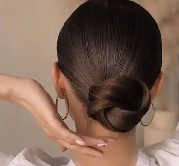 شینیون مو ساده + ظاهر آراسته و رسمی با شینیون مو ساده شیک و منحصربفرد