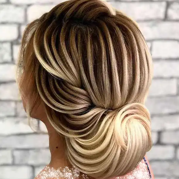 شینیون مو ساده + ظاهر آراسته و رسمی با شینیون مو ساده شیک و منحصربفرد
