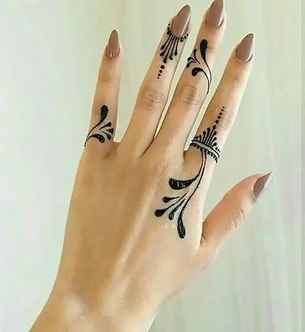 مدل حنا اسم + طراحی با حنا کاری جذاب و خلاقانه برای افراد جسور و خلاق