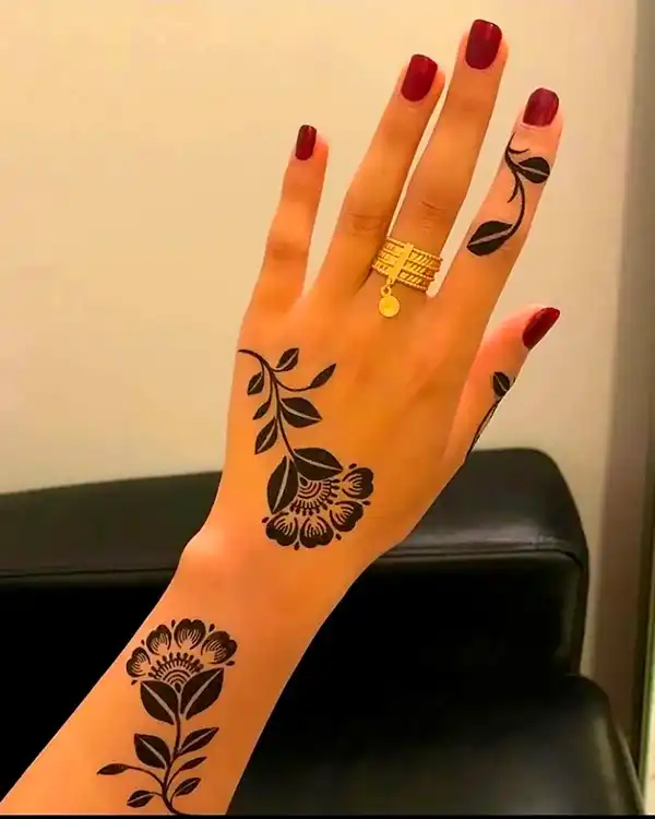 مدل حنا اسم + طراحی با حنا کاری جذاب و خلاقانه برای افراد جسور و خلاق