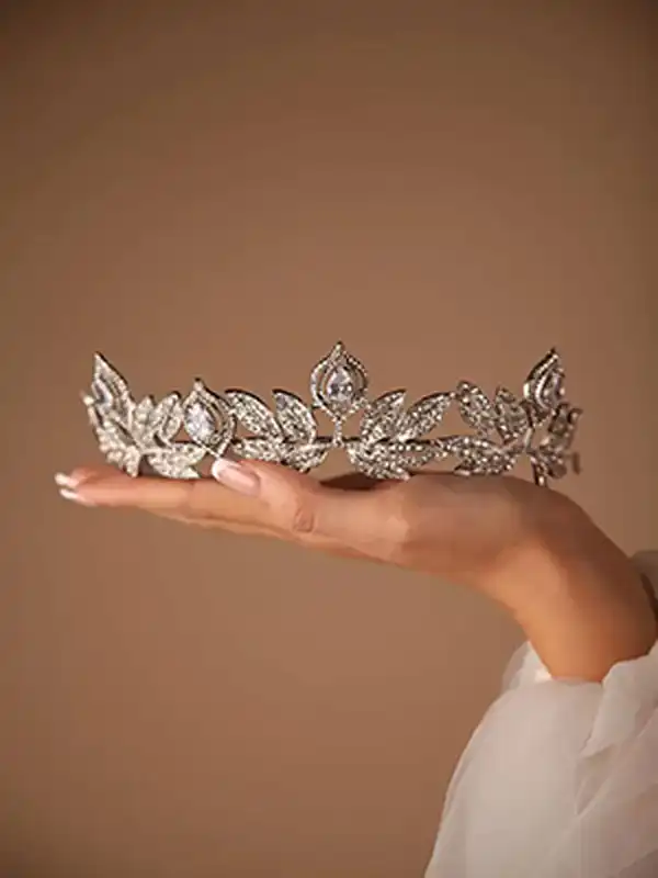 مدل تاج + نمادی از زیبایی و شکوه عروس در مدل تاج فوق العاده زیبا و ایده آل