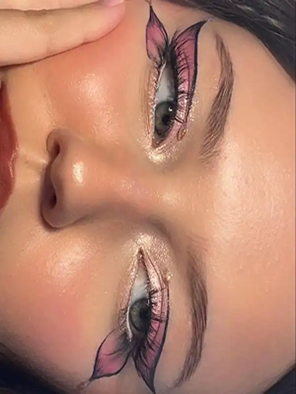 مدل خط چشم پروانه ای + ژورنالی از جذاب ترین مدل های آرایش و خط چشم پروانه ای