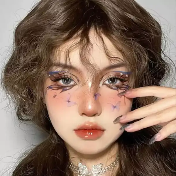 مدل خط چشم پروانه ای + ژورنالی از جذاب ترین مدل های آرایش و خط چشم پروانه ای