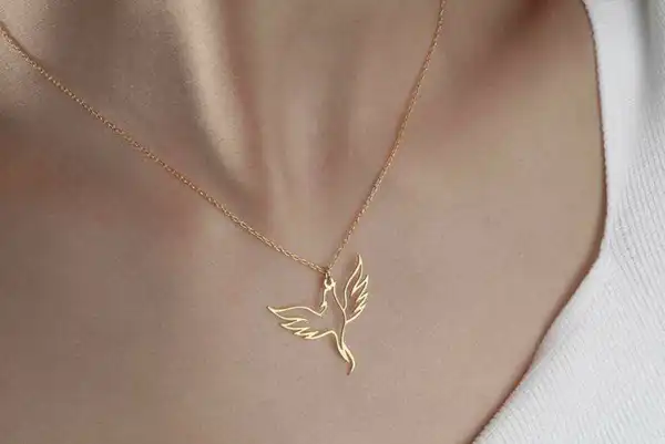 مدل تو گردنی شیک + اگر به دنبال یک اکسسوری خاص، ساده و همیشه ماندگار هستید توگردنی شیک و مینیمال می‌تواند گزینه‌ای عالی باشد.