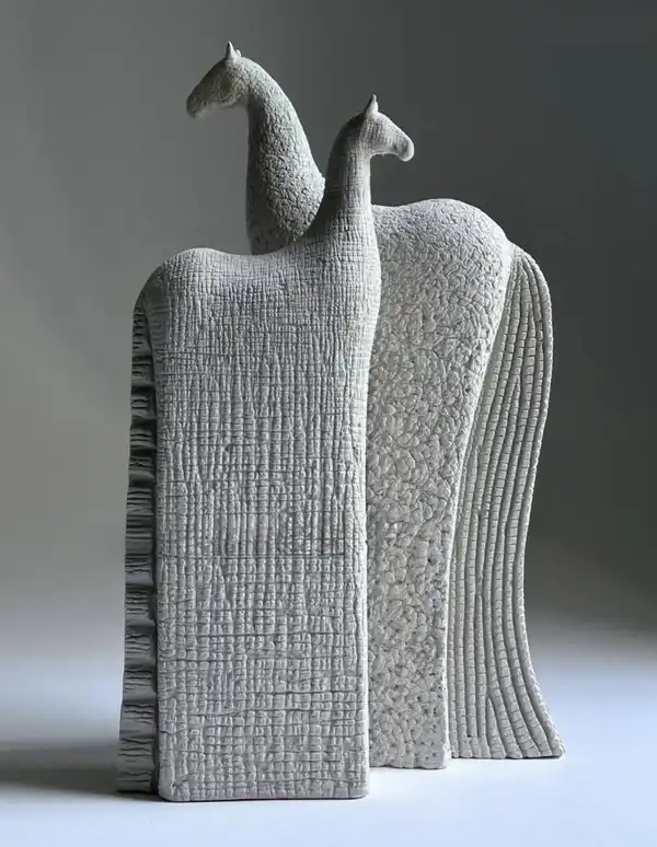 مجسمه مدرن + مجسمه های مدرن و شیک خاض پسند که انتخابی عالی برای افزودن یک عنصر هنری و لوکس به دکور هر فضایی هستند.