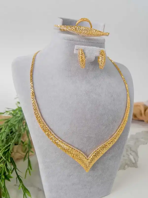 سرویس طلا + سرویس طلا یک انتخاب محبوب برای خانم‌ها