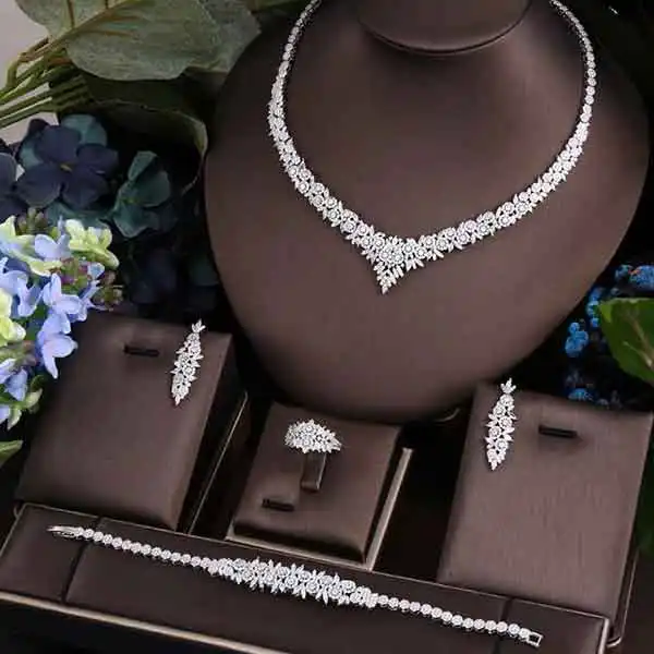 سرویس طلا + سرویس طلا یک انتخاب محبوب برای خانم‌ها