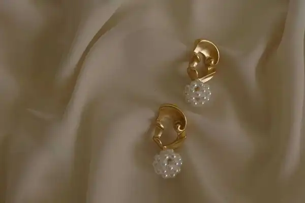 مدل گوشواره با مروارید + درخشش و جلوه‌ خاص چهره شما با مدل گوشواره با مروارید