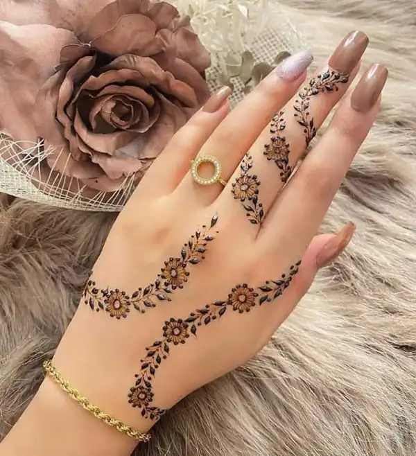 مدل حنا جنوبی + نقش حنا جنوبی رو دستات یه حس ناب و خاص دیگه ای داره