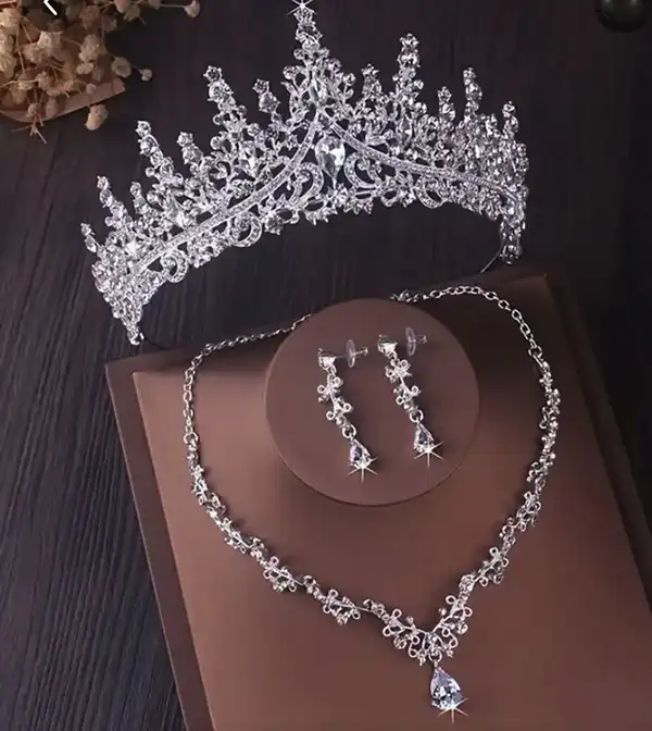 تاج عروس ساده و شیک + تاج عروس ساده و شیک و چشم نواز و زیبا